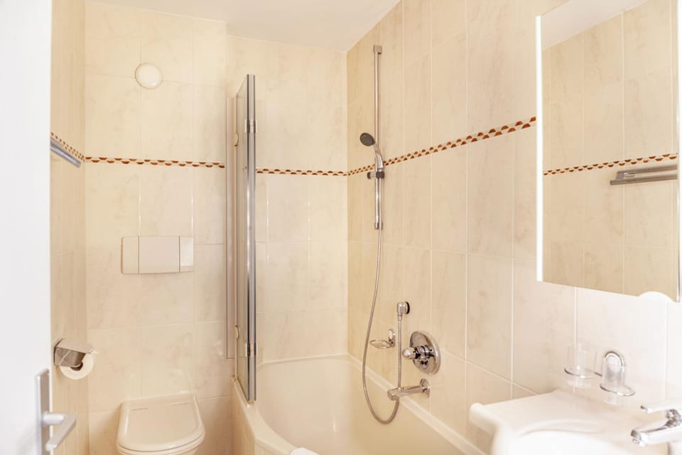 Bathroom, Living room