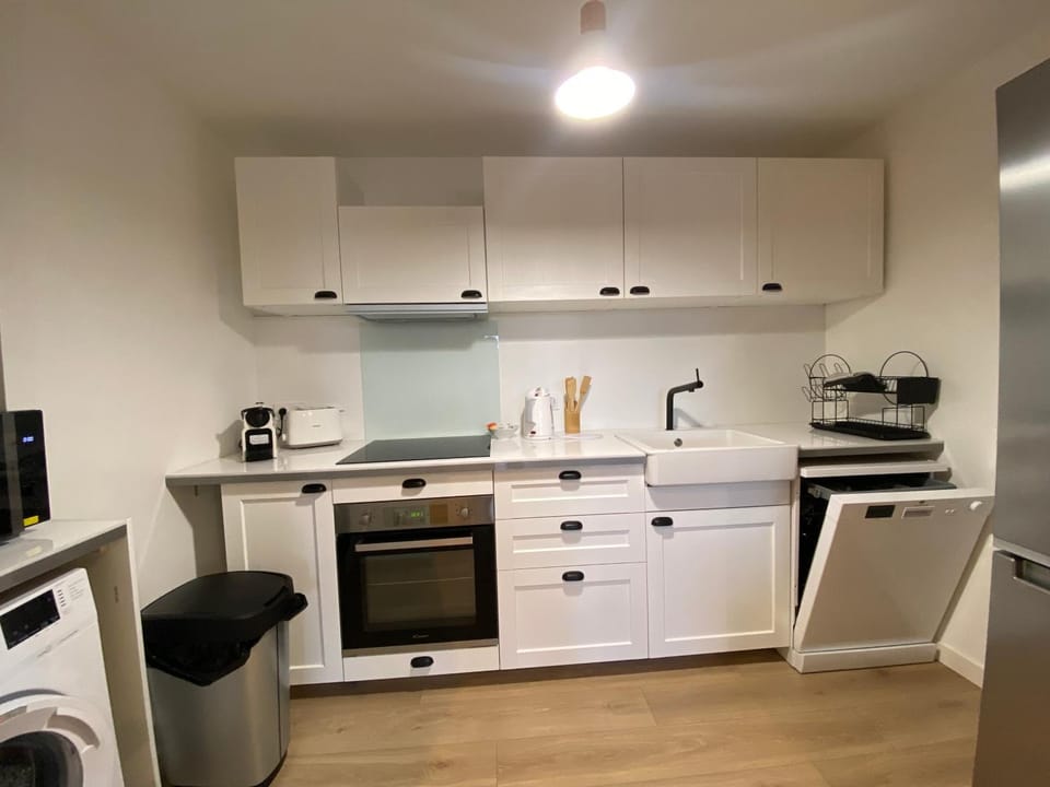 Kitchen or kitchenette, dishwasher, pet friendly, stove, toaster, washing machine, kitchen
