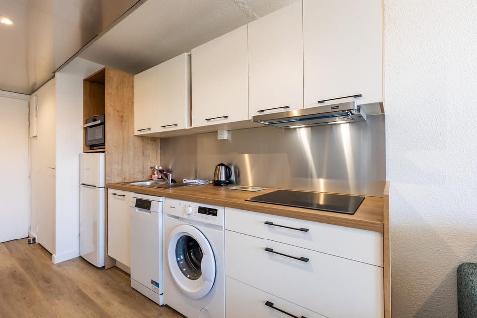 Kitchen or kitchenette, Living room