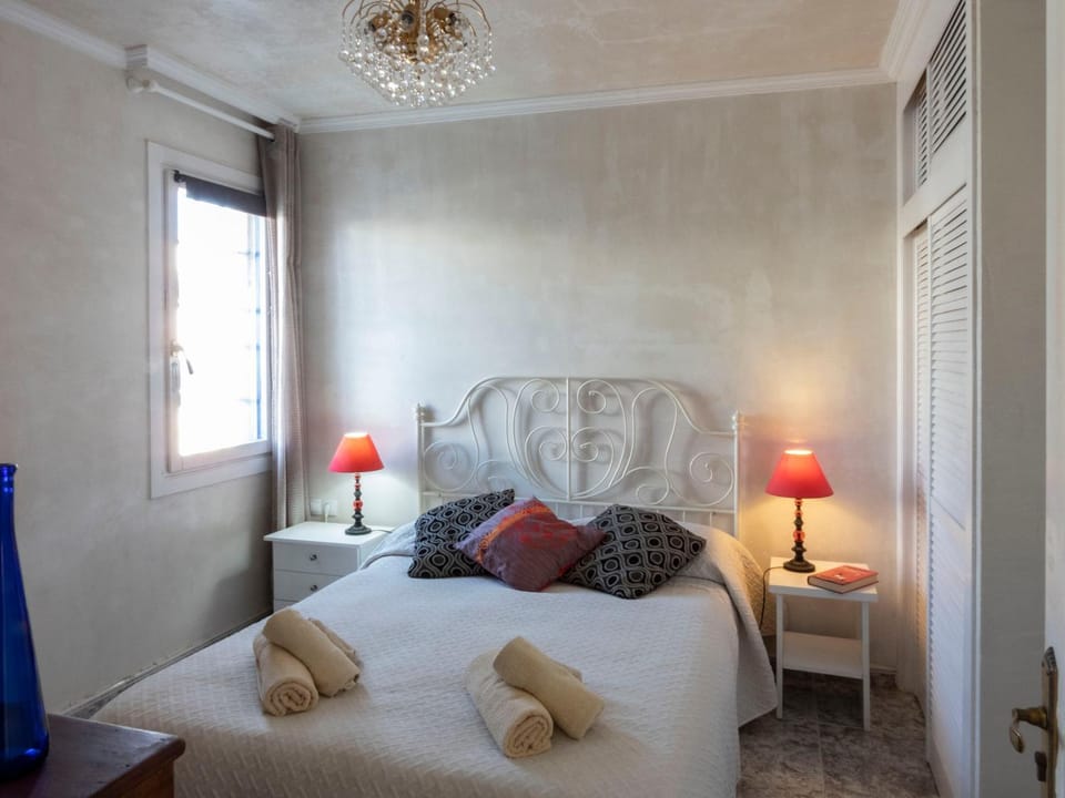 Property building, Living room, Bedroom