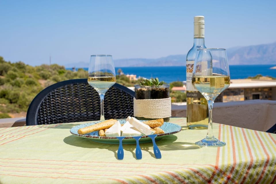 Patio, Sea view, Alcoholic drinks