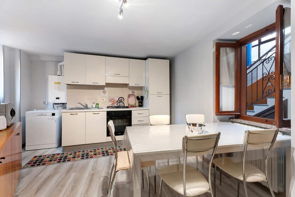 Property building, Kitchen or kitchenette, Living room