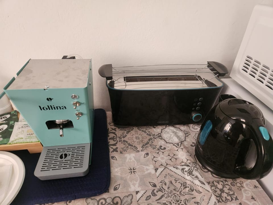 Kitchen or kitchenette, Breakfast