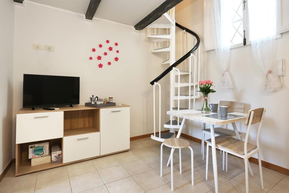 TV and multimedia, Living room, Dining area