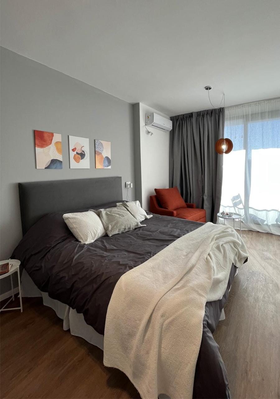 TV and multimedia, Seating area, Bedroom