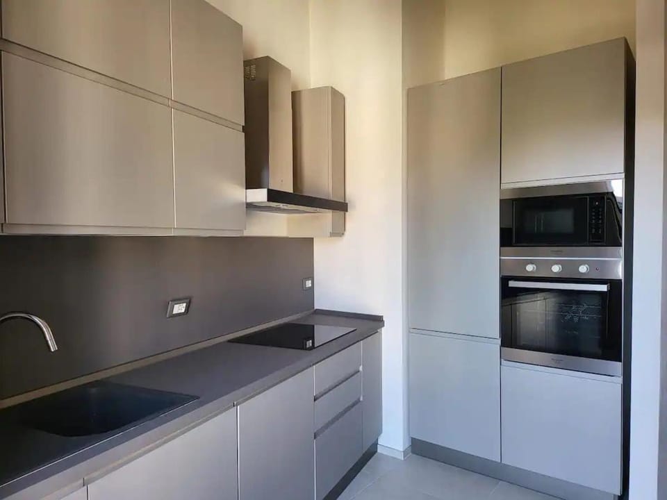 Kitchen or kitchenette, Photo of the whole room, dishwasher, microwave, oven, stove, kitchen