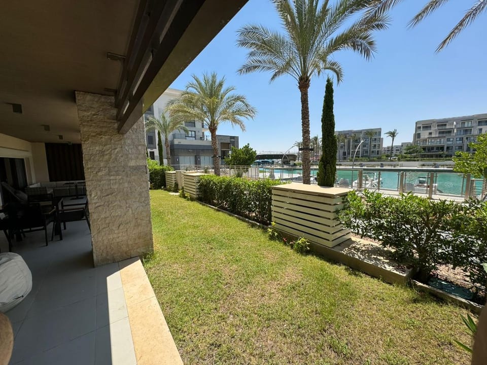 Property building, Natural landscape, Balcony/Terrace, Garden view, Lake view, River view