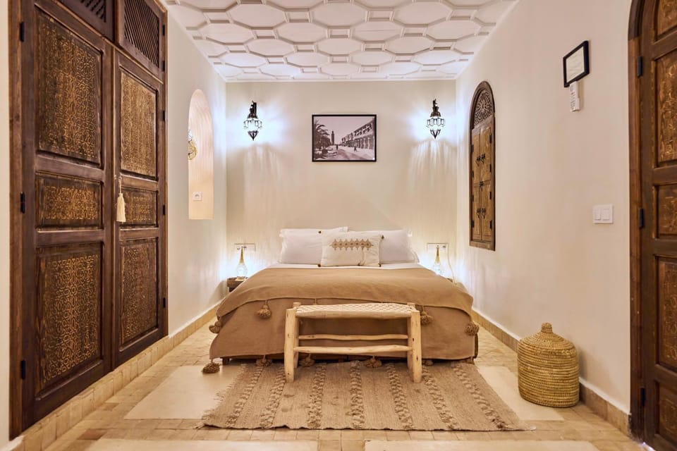 Photo of the whole room, Bedroom