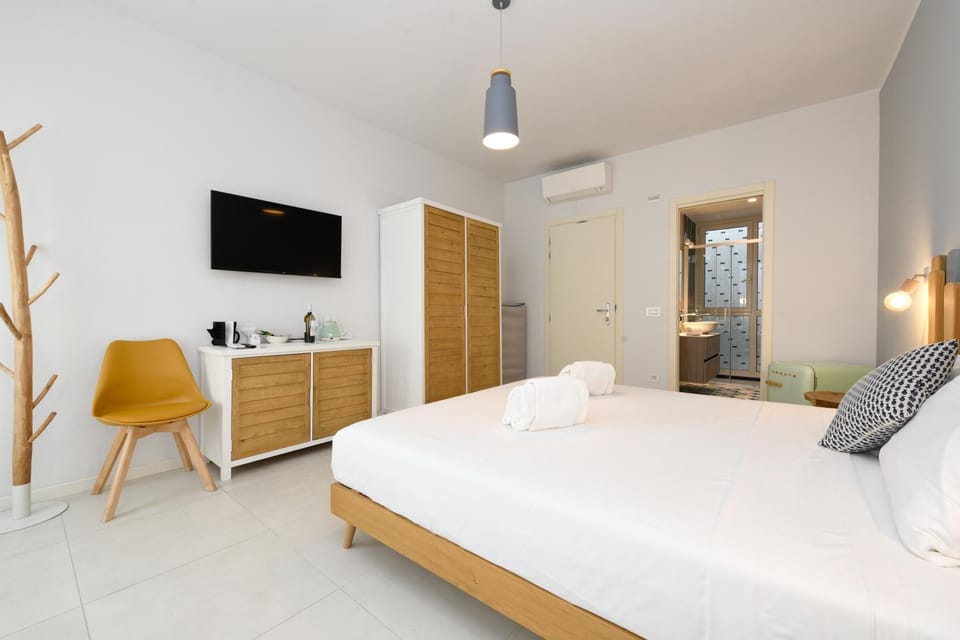 Bed, Photo of the whole room, Bedroom, towels, wardrobe, air conditioner