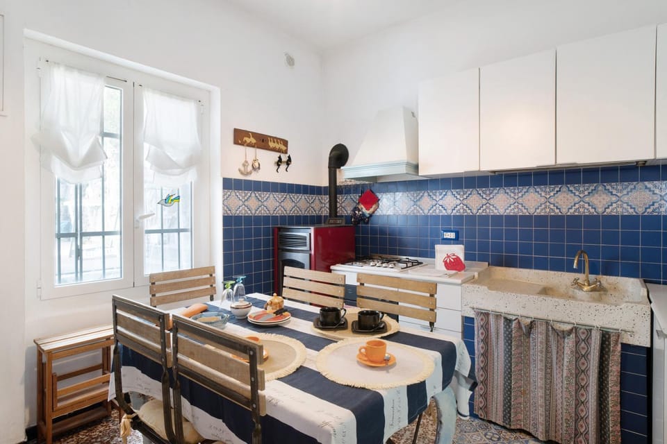 Property building, Kitchen or kitchenette, Living room