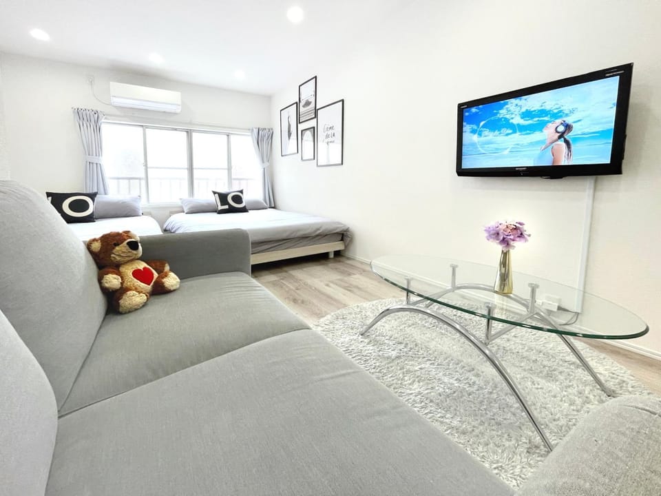 Bed, TV and multimedia, Bedroom