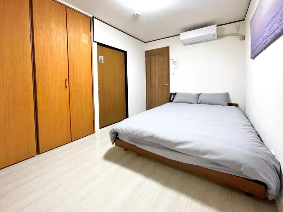 Bed, Bedroom, air conditioner