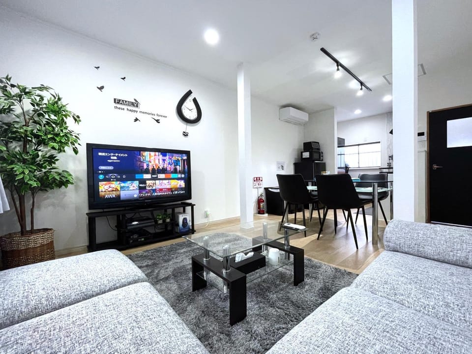 Communal lounge/ TV room, TV and multimedia, Living room, Dining area, Evening entertainment