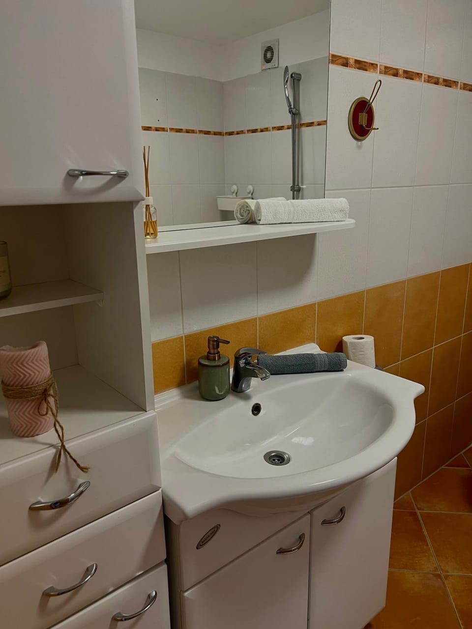 Bathroom, Bath, towels