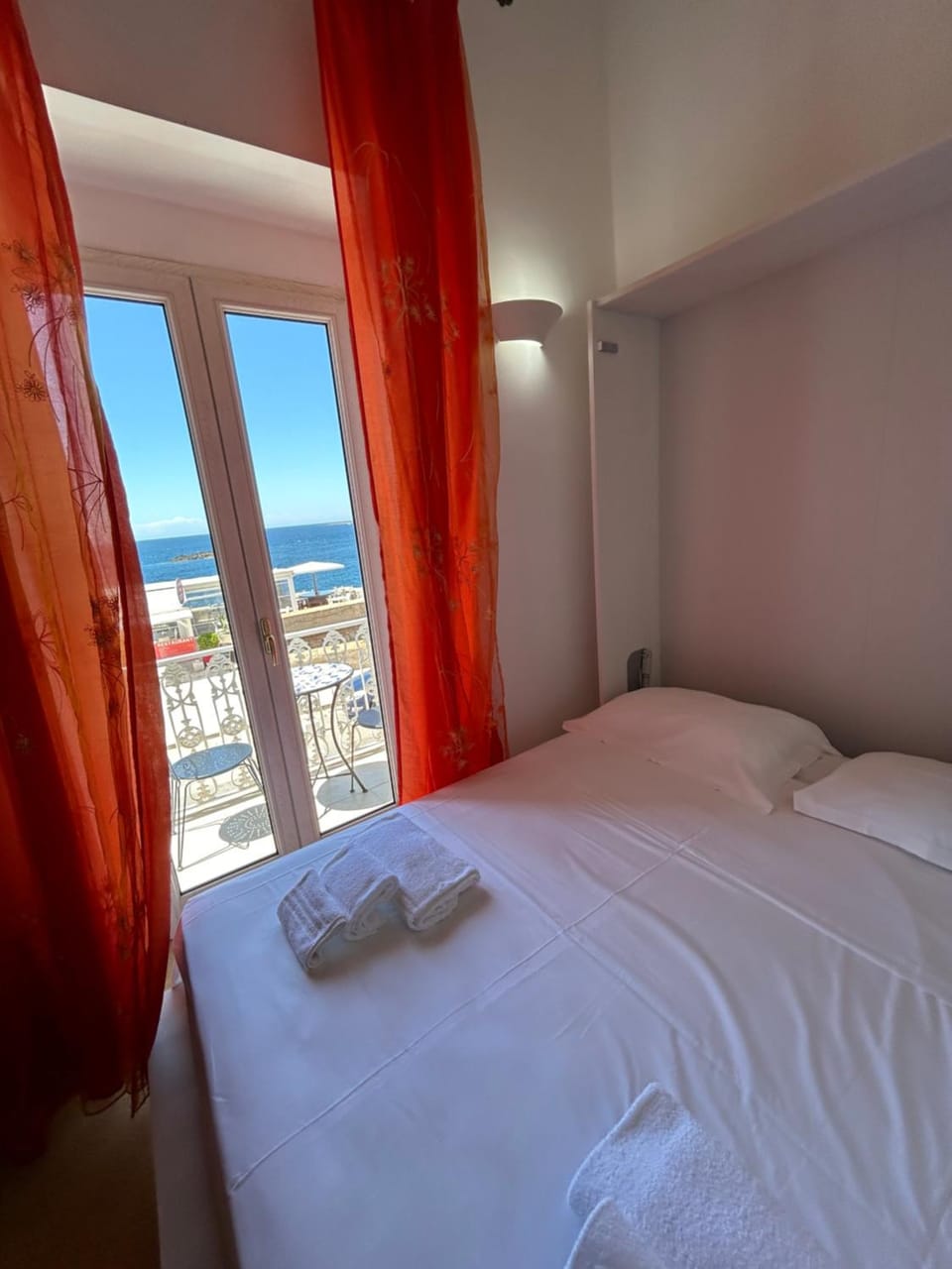 Photo of the whole room, Bedroom, Sea view