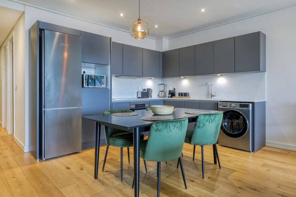 Kitchen or kitchenette, Dining area, minibar, pet friendly, stove, toaster