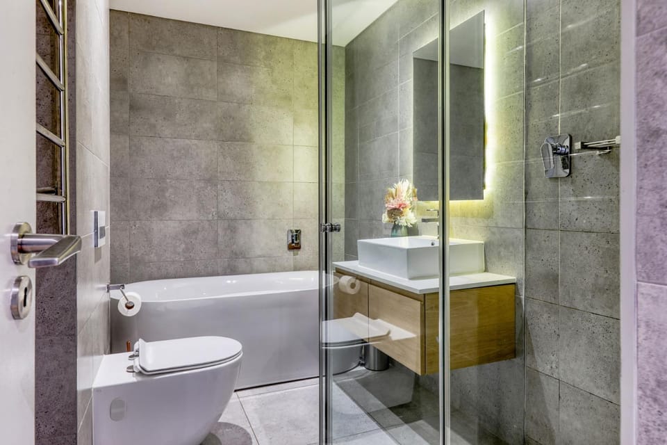 Shower, Toilet, Bathroom, Bath, towels