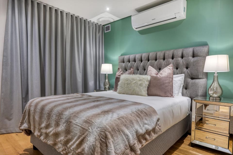 Bed, Photo of the whole room, Bedroom, air conditioner