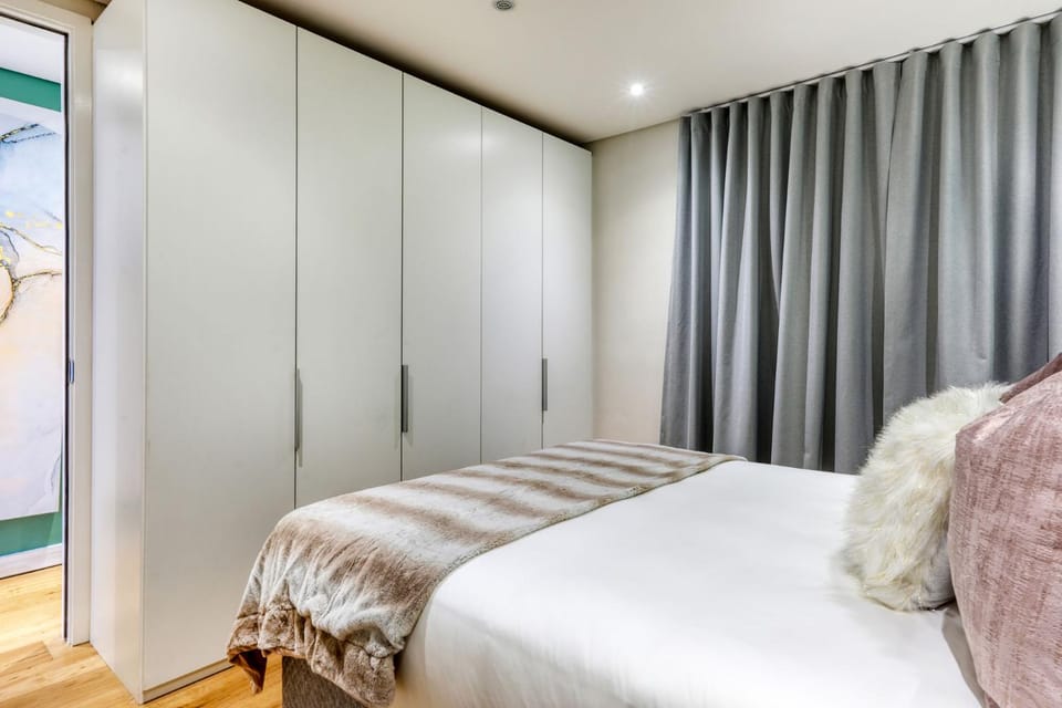 Bed, Photo of the whole room, Bedroom, wardrobe