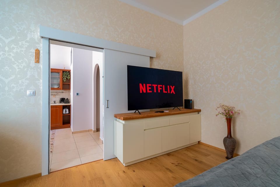 TV and multimedia, locker