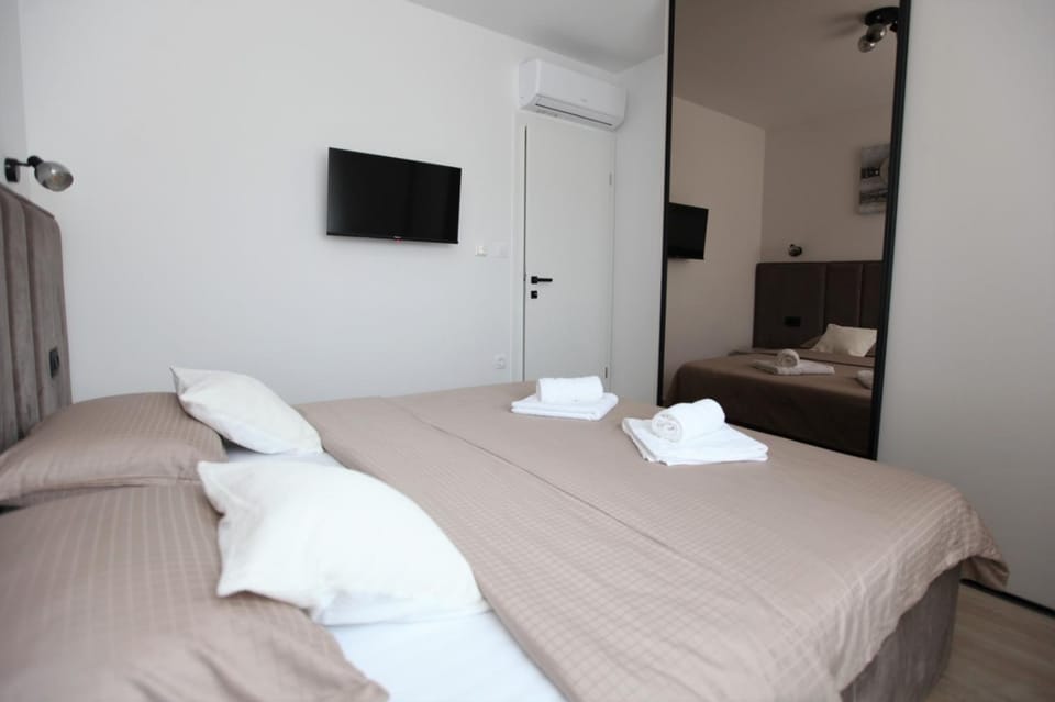 TV and multimedia, Bedroom, towels, air conditioner