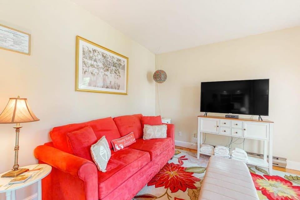 Main Street Upper Apartment in Vineyard Haven