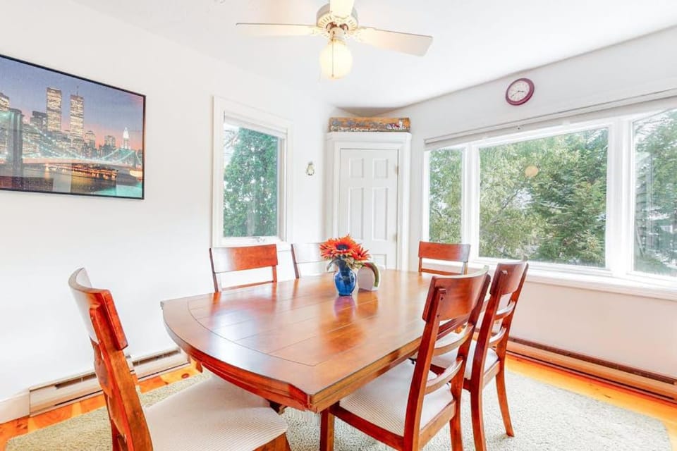 Main Street Upper Apartment in Vineyard Haven
