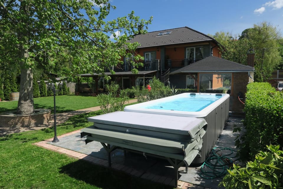 Swimming pool, Swimming pool