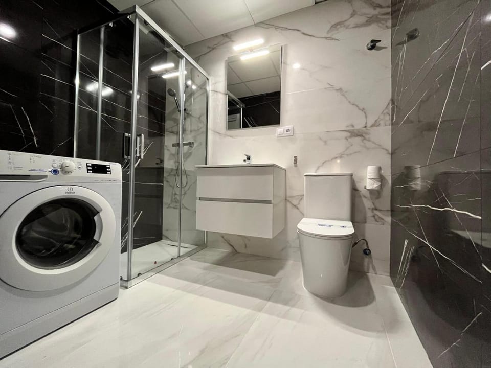 Shower, Toilet, Bathroom, washing machine