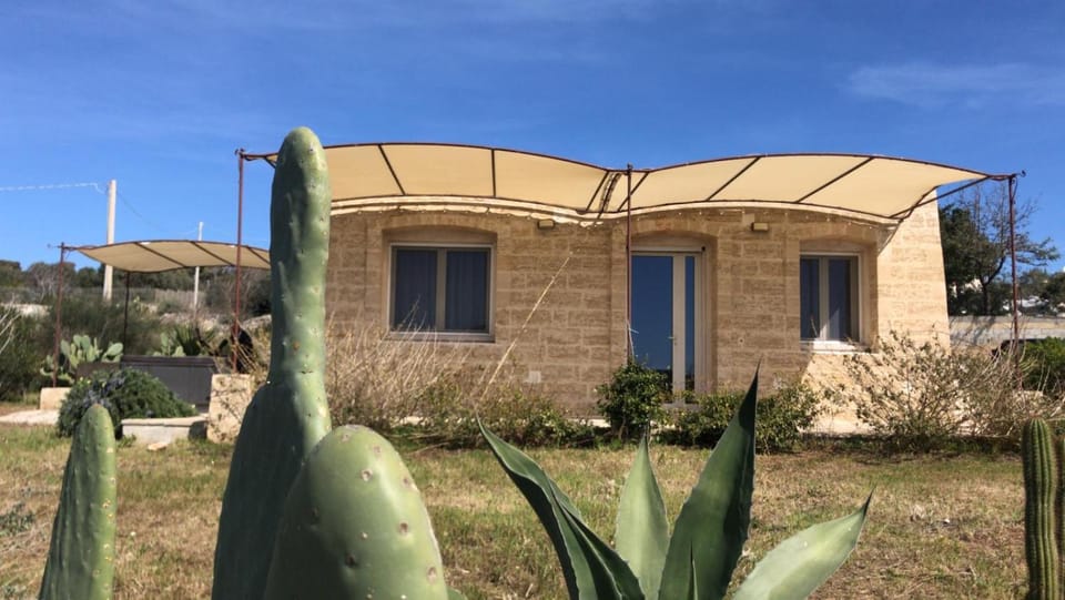 Villa Mariapaola House in Torre Vado