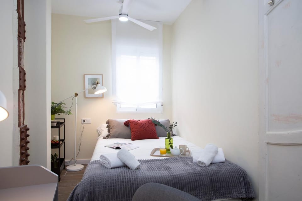 Bed, Photo of the whole room, Bedroom