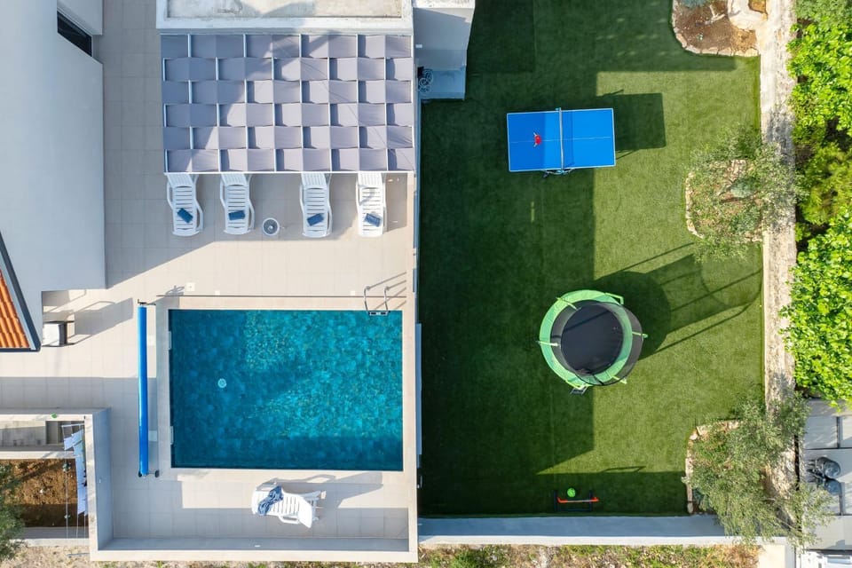 Swimming pool, Swimming pool
