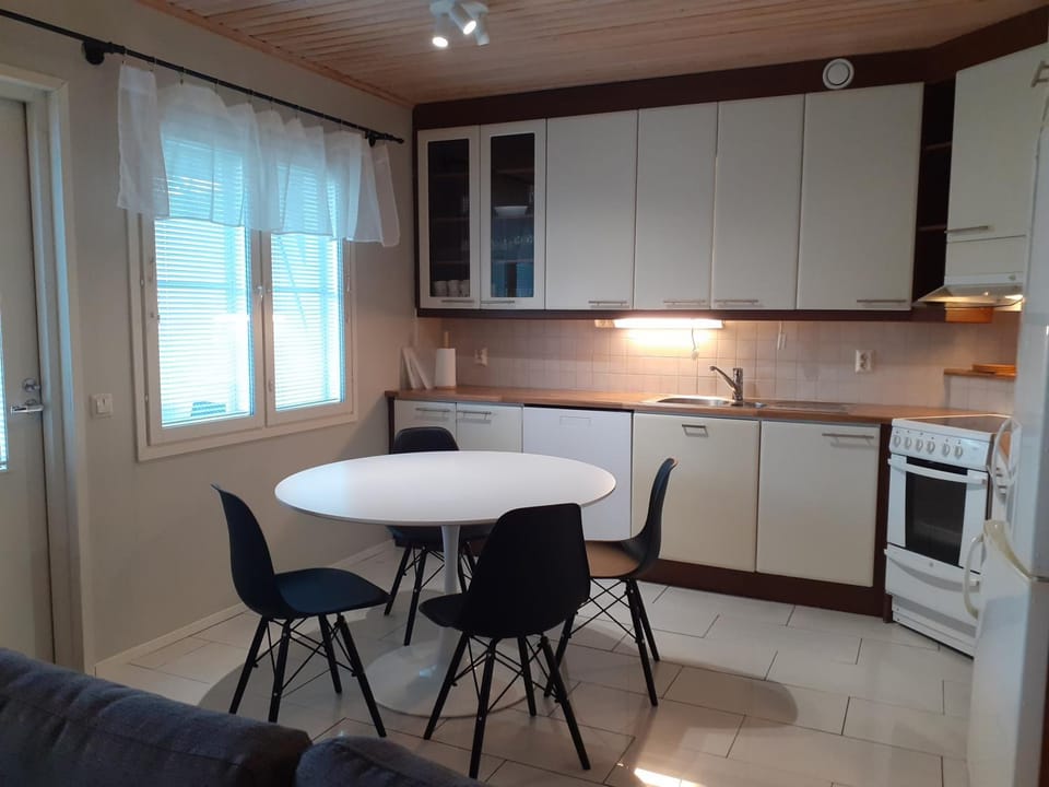 Kitchen or kitchenette, Dining area, dishwasher, pet friendly