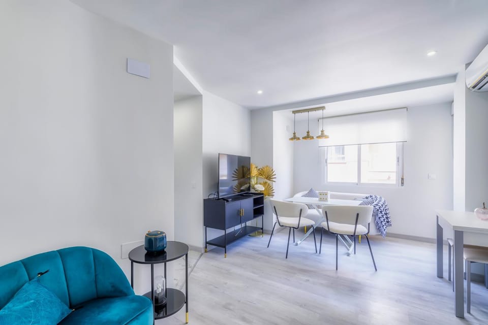 TV and multimedia, Living room, Seating area, Dining area