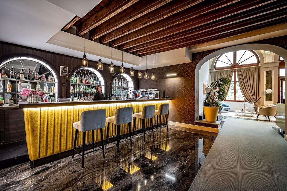 Lounge or bar