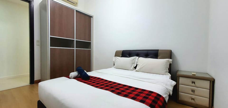 Bed, Photo of the whole room, Bedroom, towels, wardrobe