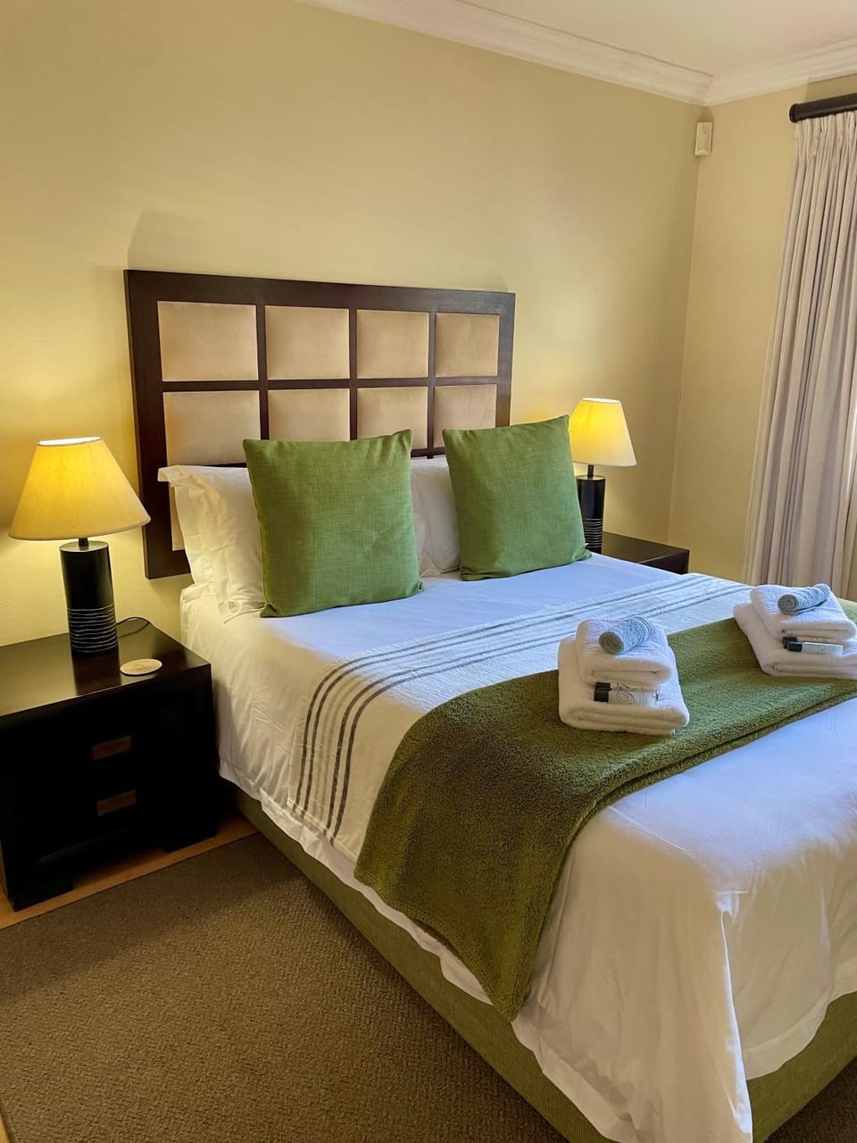 Bed, towels