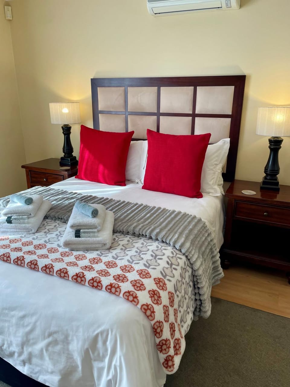 Bed, Bedroom, towels, air conditioner