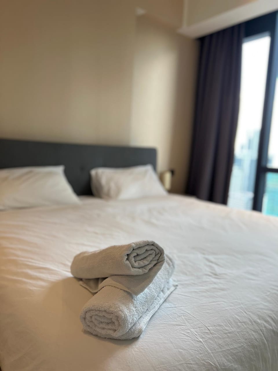 Bed, Bedroom, towels