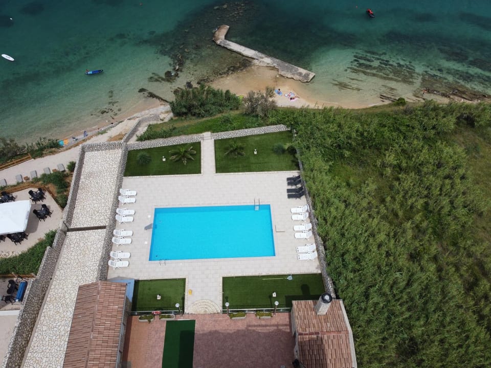 Property building, Bird's eye view, View (from property/room), Pool view, Sea view, Swimming pool, Inner courtyard view