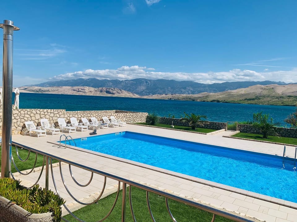 Day, Natural landscape, Lake view, Mountain view, Pool view, Sea view, Swimming pool, sunbed