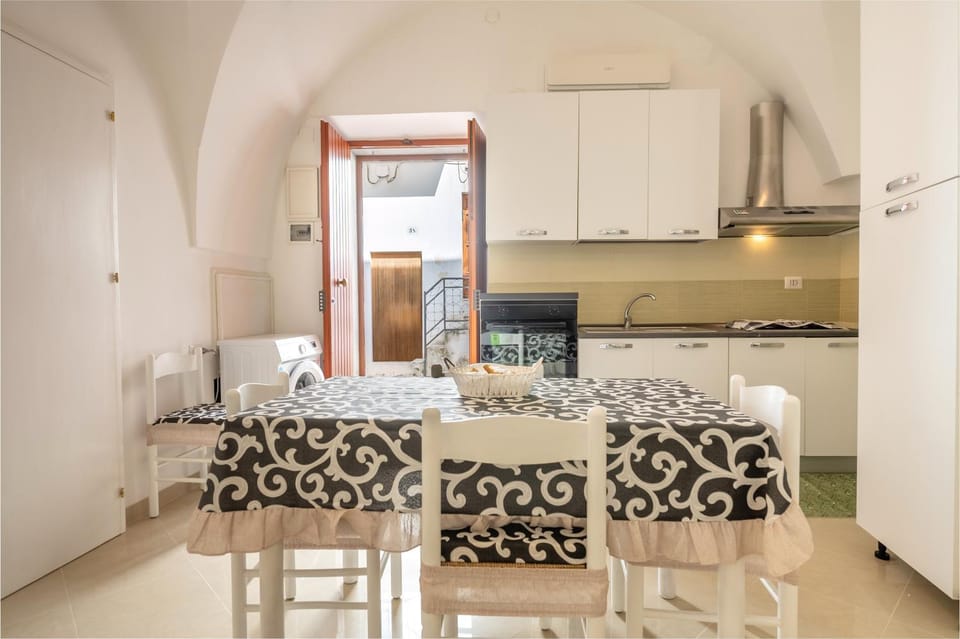 Property building, Kitchen or kitchenette, Living room
