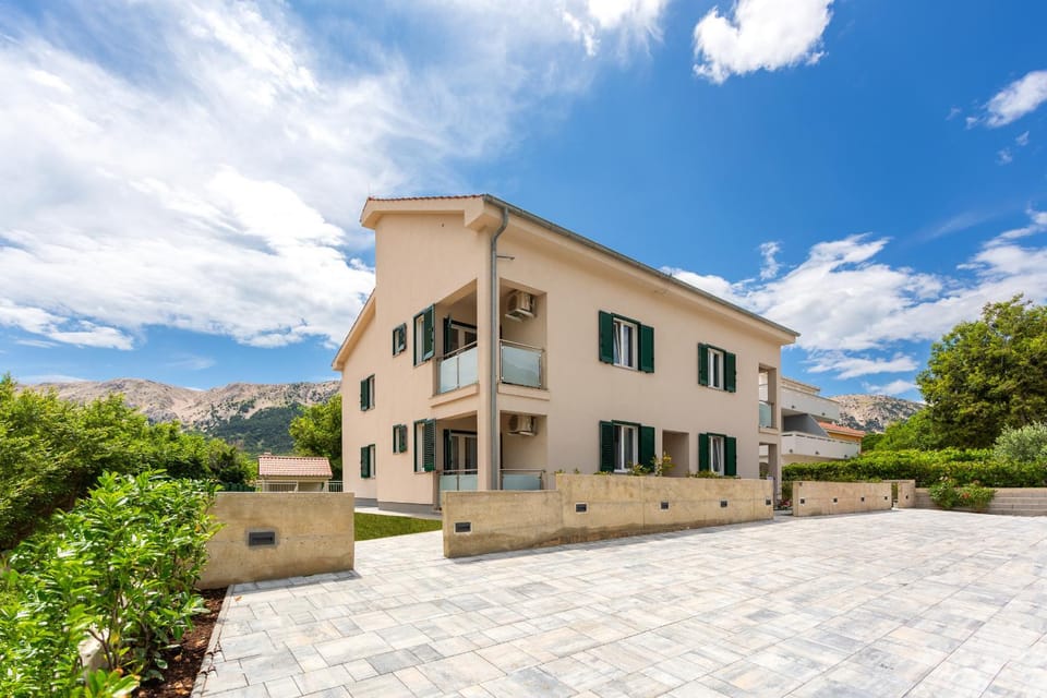 Property building, Day