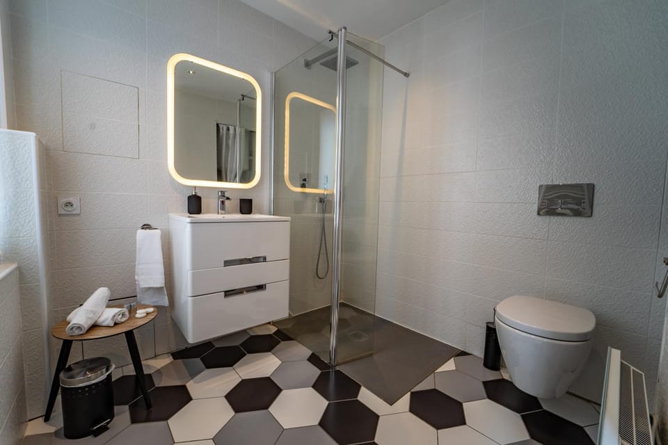 Shower, Toilet, Bathroom