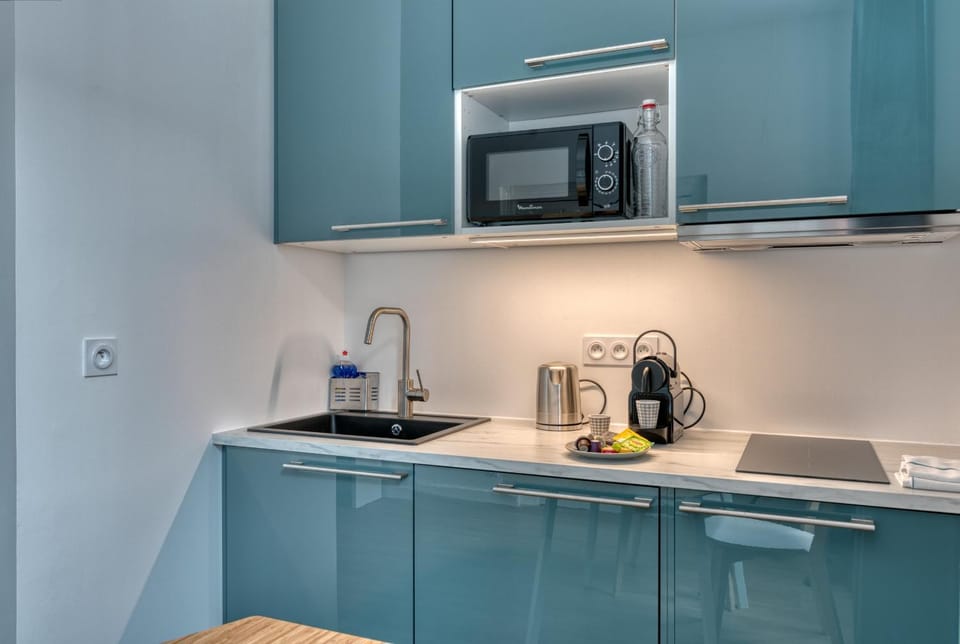 Kitchen or kitchenette