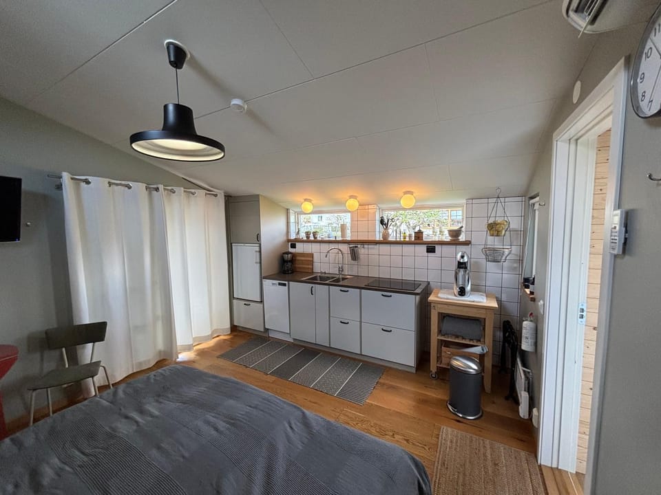 Eget boende i privat uthuslänga Apartment in Västra Götaland County