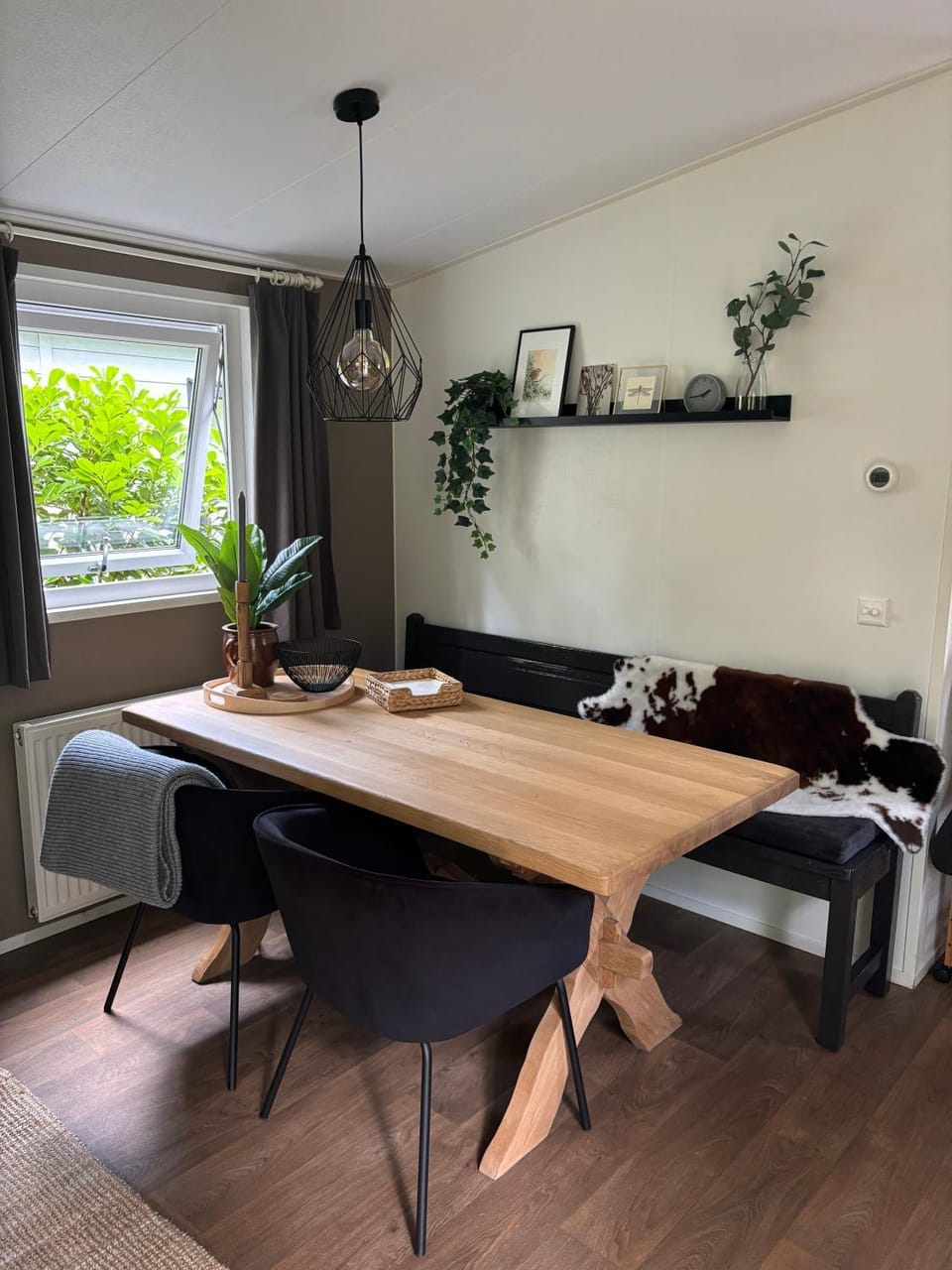 Living room, Seating area, Family