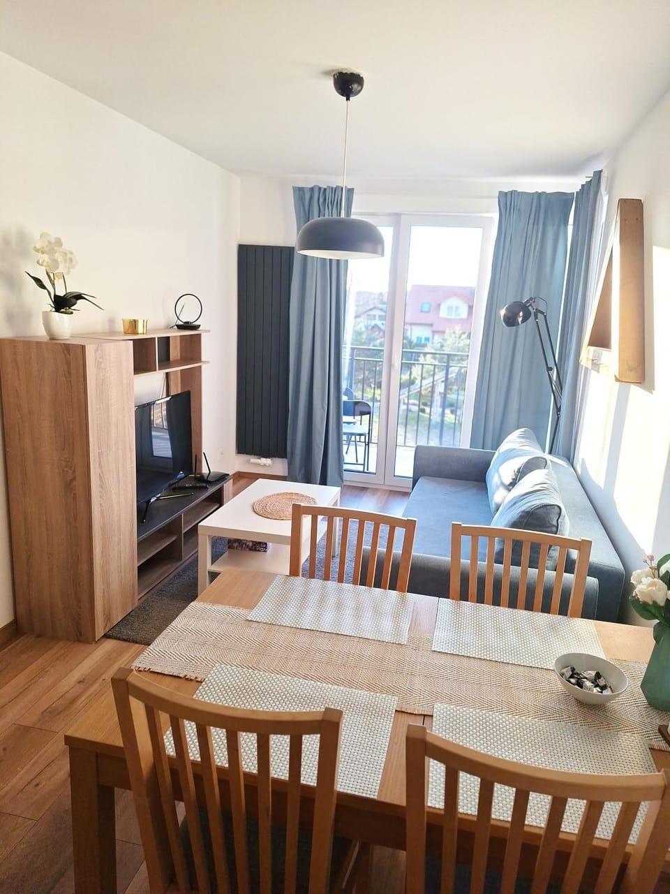 Apartament Złoty Trójkąt z garażem podziemnym INTERNET światłowodowy 1000 Mbs Telewizja kablowa 205 programów Apartment in Masovian Voivodeship