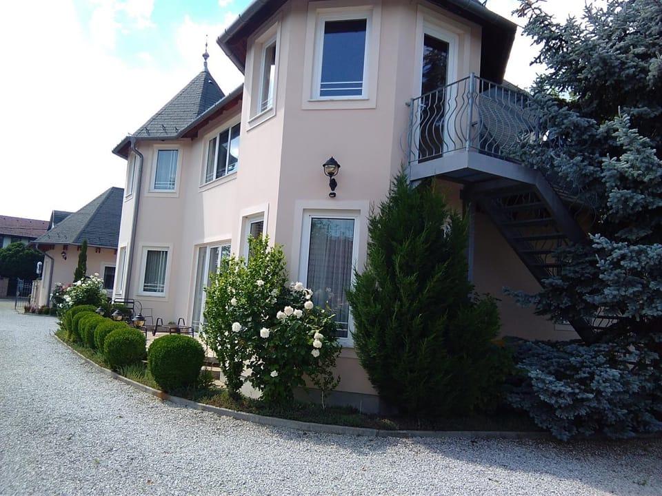 Castelinho Apartmanház Apartment in Hungary