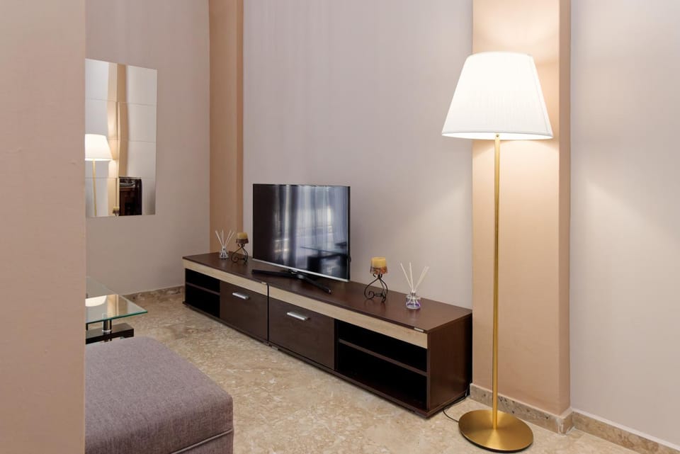 Communal lounge/ TV room, TV and multimedia, Living room, Seating area